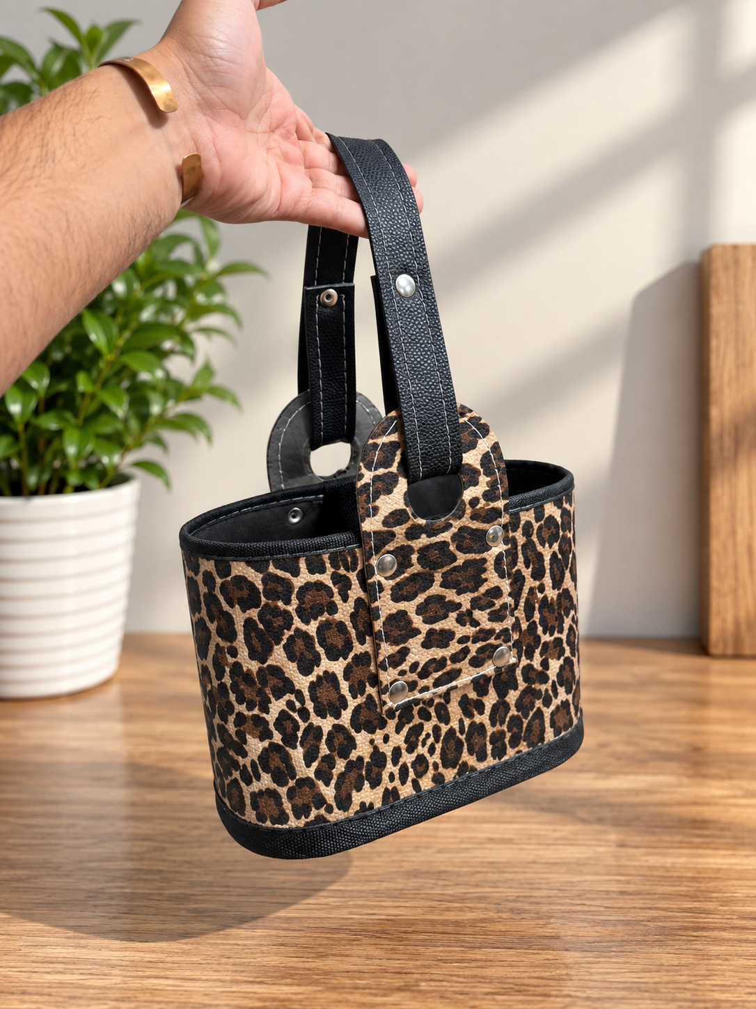 CANASTA DE CUERINA OVALADA ANIMAL PRINT