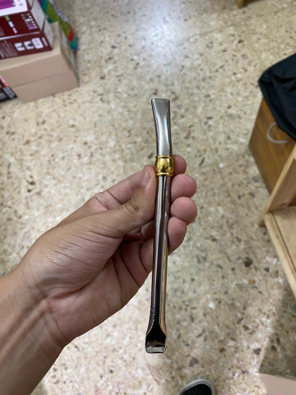BOMBILLA DE ACERO CAÑO REDONDO CON DIJE DE BRONCE