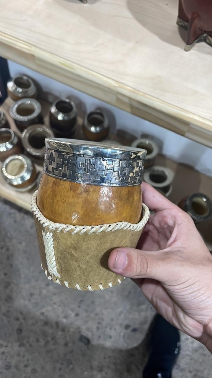 IMPERIAL CRIOLLO LAQUEADO CON BASE