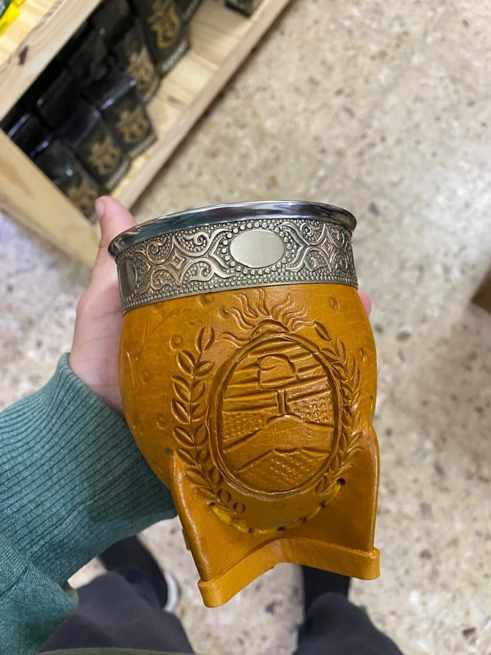 IMPERIAL CUERO REPUJADO ESCUDO DE ARGENTINA
