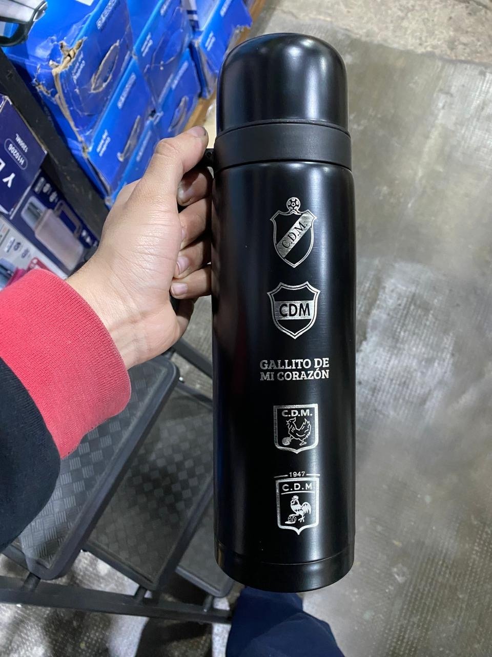TERMO MEDIA MANIJA NEGRO DE 1L GRABADO DEPORTIVO MORÓN