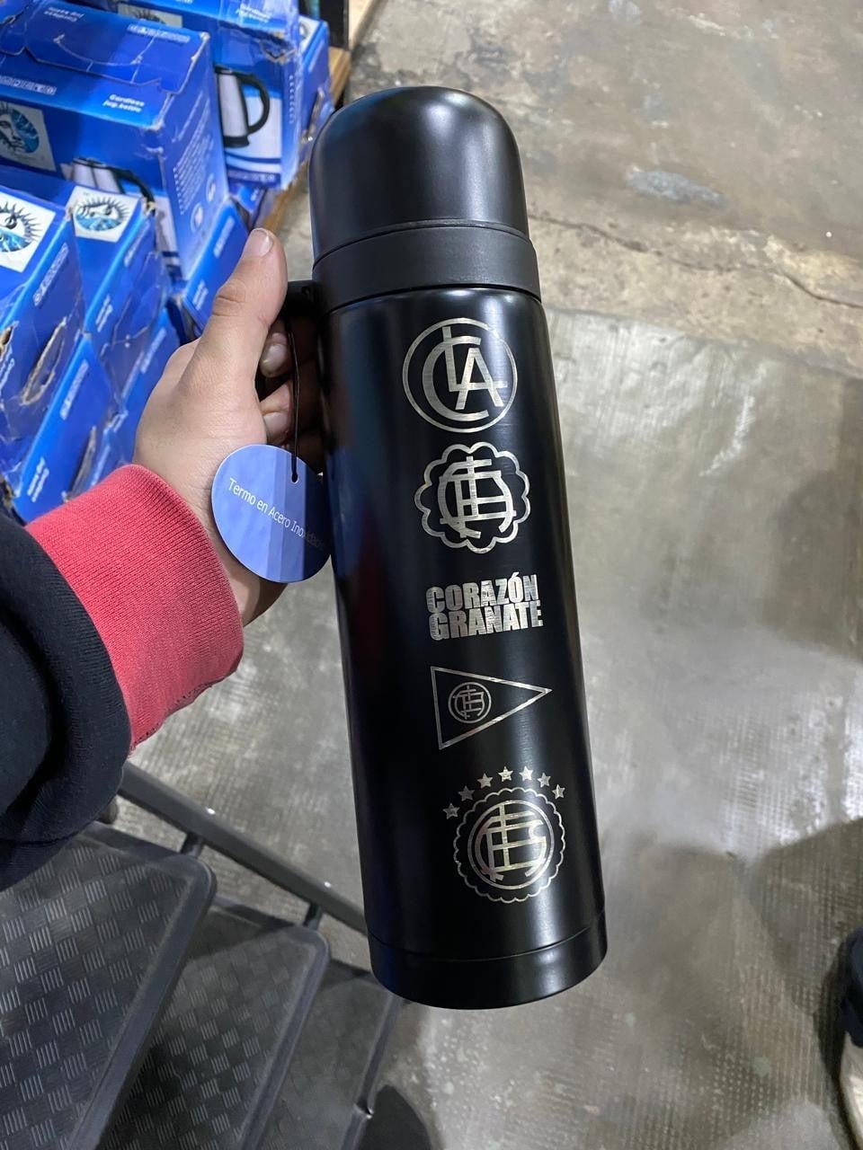 TERMO MEDIA MANIJA NEGRO DE 1L GRABADO LANÚS
