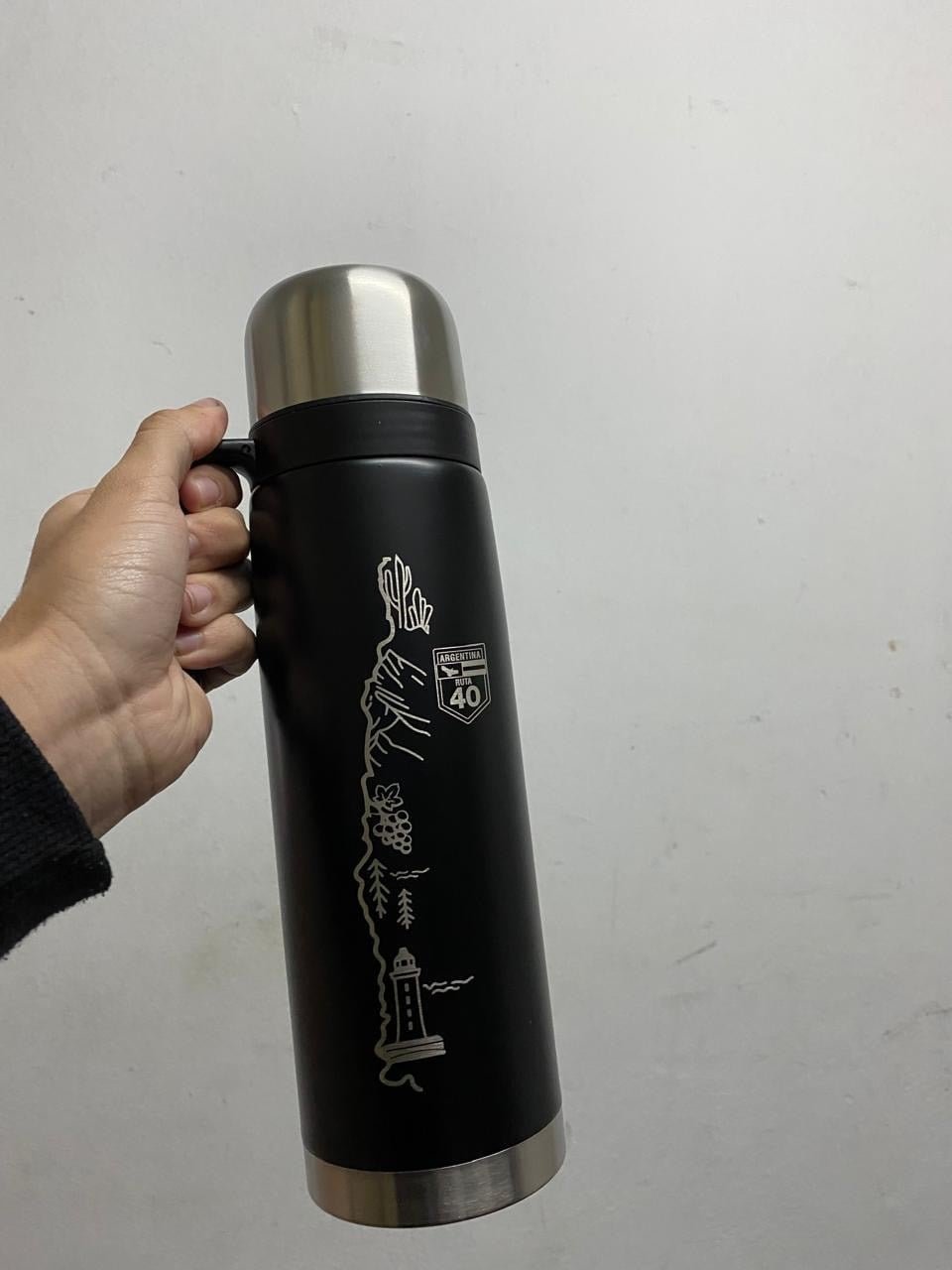 TERMO MEDIA MANIJA NEGRO DE 1L GRABADO RUTA 40