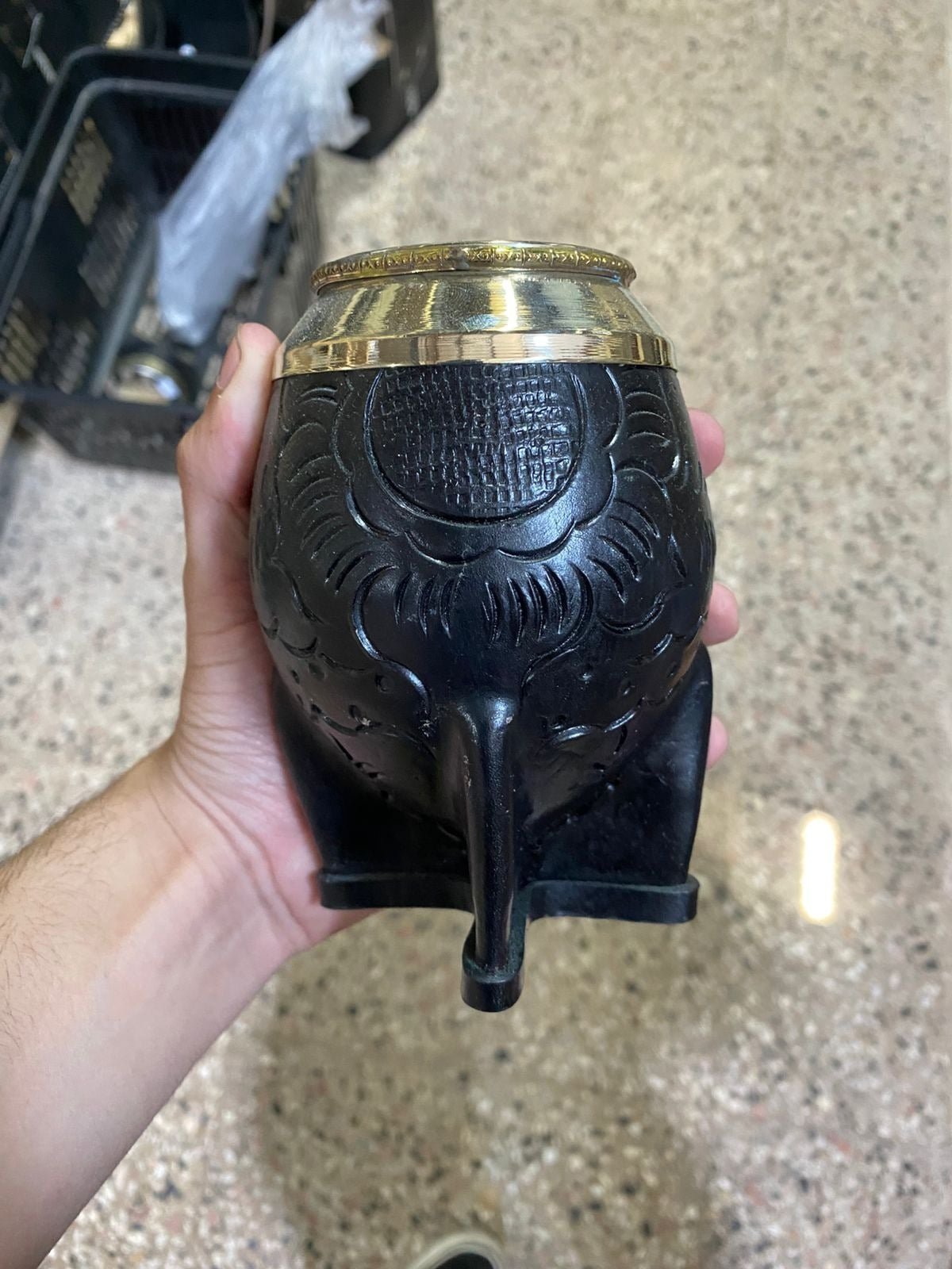 TORPEDO CUERO REPUJADO CON ARO DE BRONCE