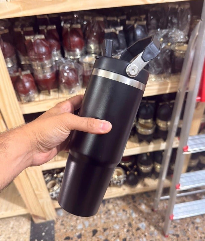 VASO TERMICO 1L CON MANIJA Y PICO ANTIVUELCOS 